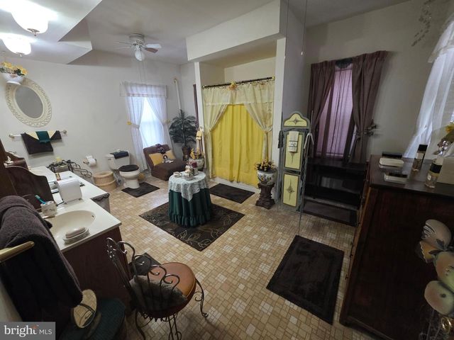 178 W MAIN ST, Windsor, PA 17366