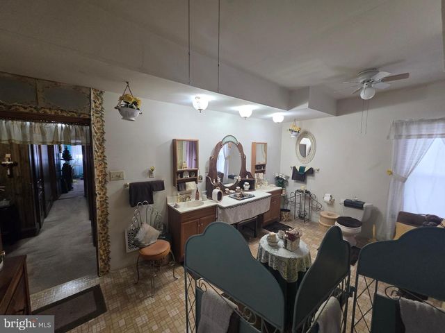 178 W MAIN ST, Windsor, PA 17366