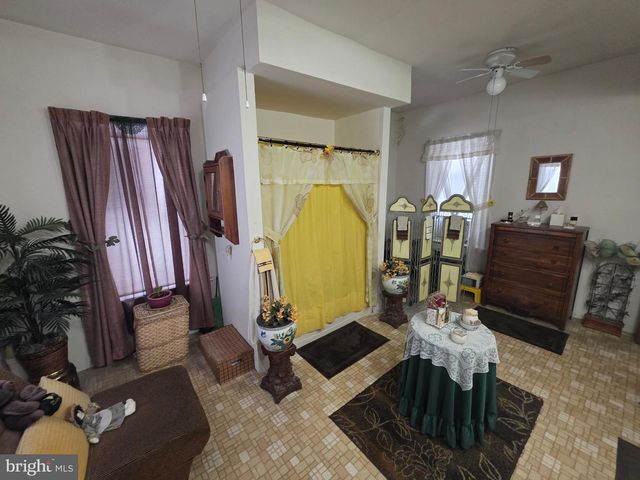 178 W MAIN ST, Windsor, PA 17366