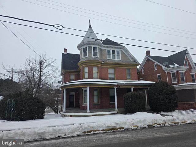 178 W MAIN ST, Windsor, PA 17366