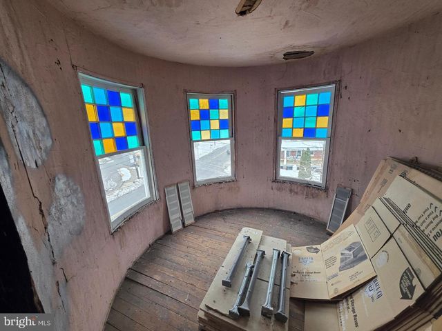 178 W MAIN ST, Windsor, PA 17366