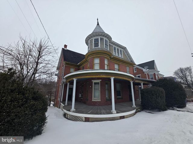 178 W MAIN ST, Windsor, PA 17366