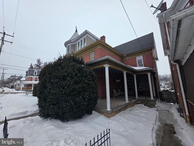 178 W MAIN ST, Windsor, PA 17366