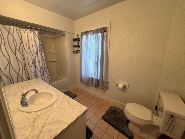 414 E Edgewood Ave, New Castle, PA 16105