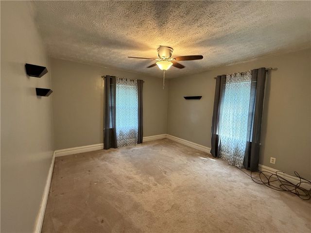 414 E Edgewood Ave, New Castle, PA 16105