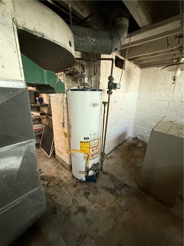 414 E Edgewood Ave, New Castle, PA 16105