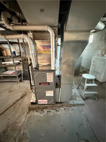 414 E Edgewood Ave, New Castle, PA 16105