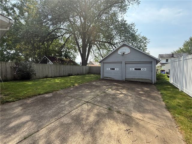 414 E Edgewood Ave, New Castle, PA 16105