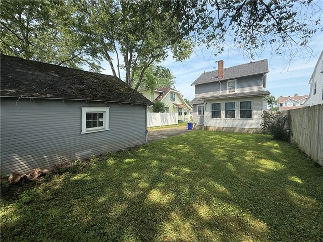 414 E Edgewood Ave, New Castle, PA 16105