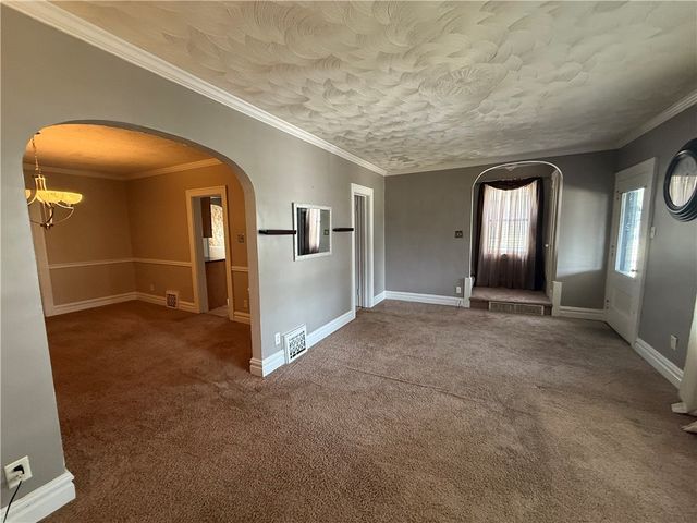 414 E Edgewood Ave, New Castle, PA 16105