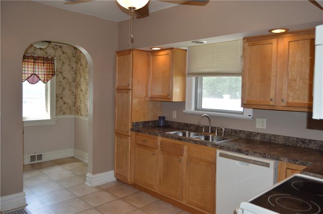 414 E Edgewood Ave, New Castle, PA 16105