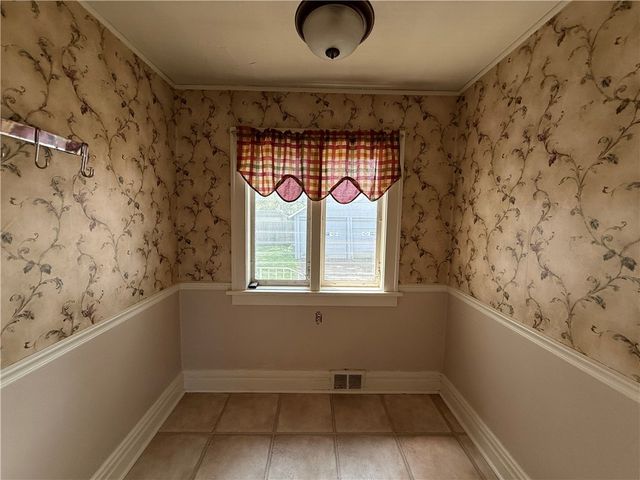 414 E Edgewood Ave, New Castle, PA 16105