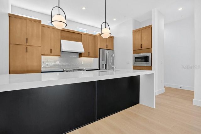 1008 E ROBINSON, Orlando, FL 32801