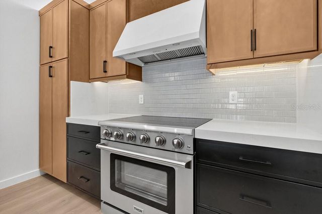 1008 E ROBINSON, Orlando, FL 32801