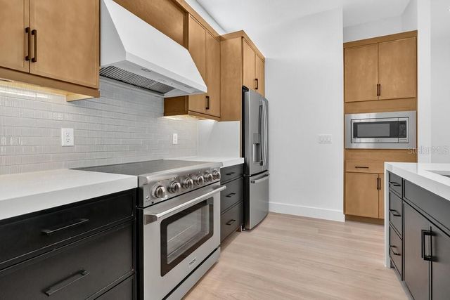 1008 E ROBINSON, Orlando, FL 32801