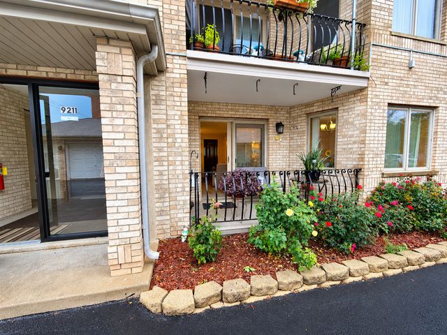 9211 S Roberts Road 1B, Hickory Hills, IL 60457
