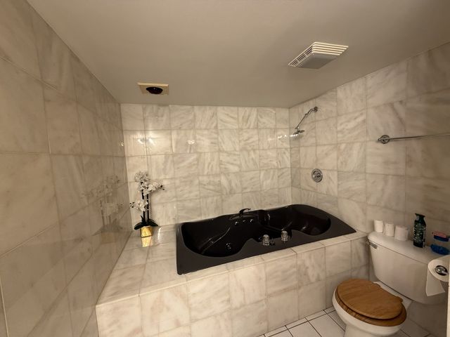 9211 S Roberts Road 1B, Hickory Hills, IL 60457