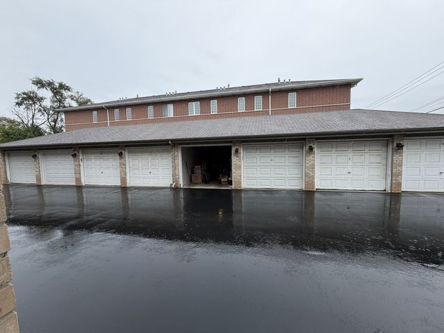 9211 S Roberts Road 1B, Hickory Hills, IL 60457