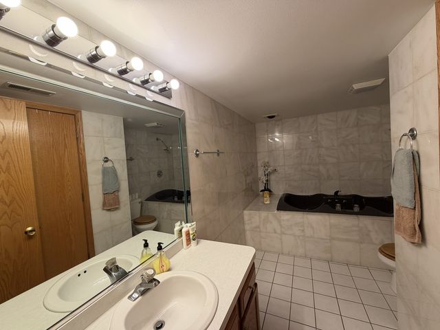 9211 S Roberts Road 1B, Hickory Hills, IL 60457