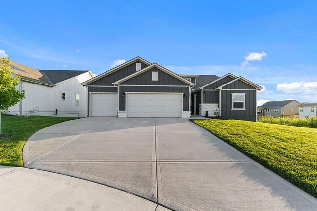 1544 N 162nd Circle, Basehor, KS 66007