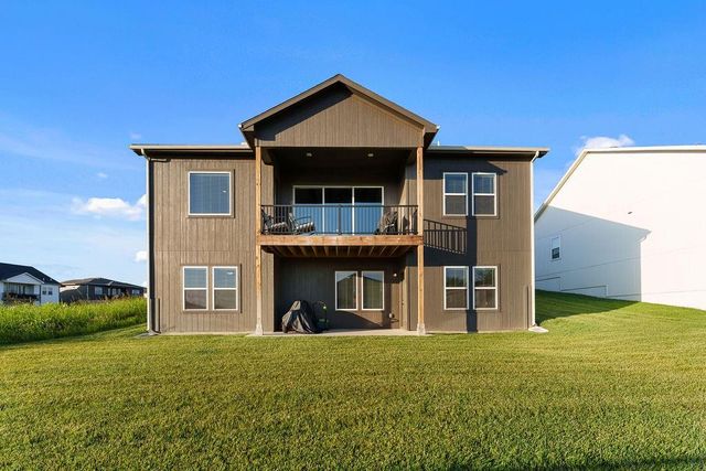 1544 N 162nd Circle, Basehor, KS 66007