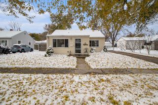 1 Walnut Pkwy, Crown Point, IN 46307