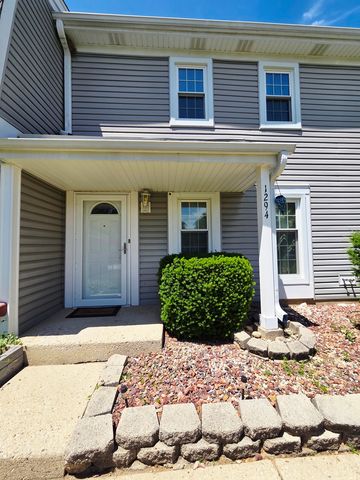 1294 Downing Street, Roselle, IL 60172