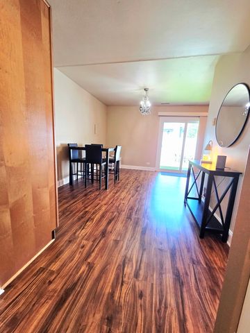 1294 Downing Street, Roselle, IL 60172