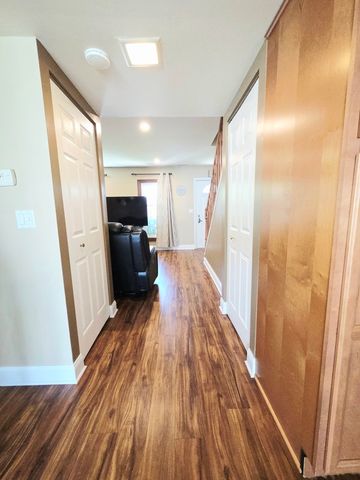 1294 Downing Street, Roselle, IL 60172