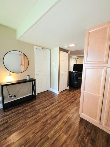 1294 Downing Street, Roselle, IL 60172