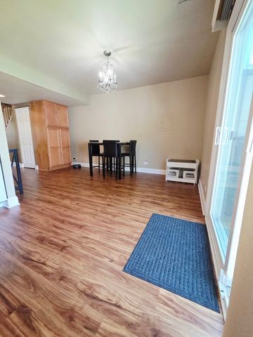 1294 Downing Street, Roselle, IL 60172