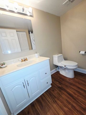 1294 Downing Street, Roselle, IL 60172