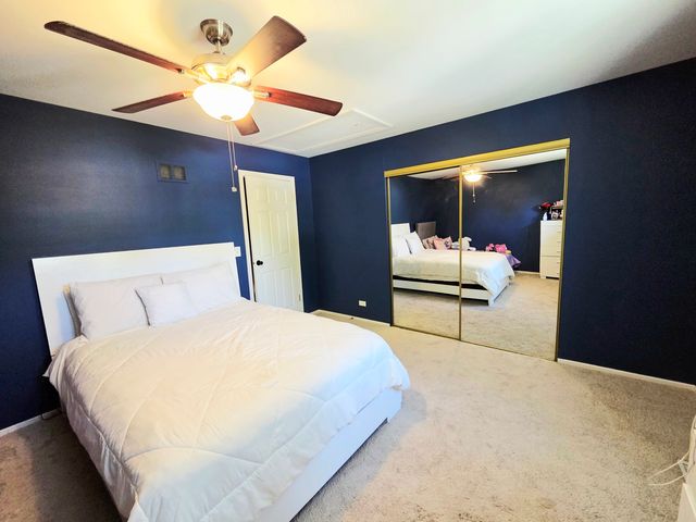 1294 Downing Street, Roselle, IL 60172