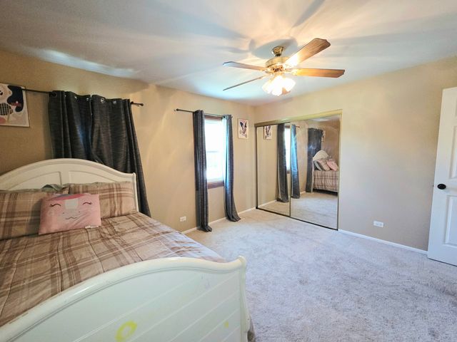 1294 Downing Street, Roselle, IL 60172