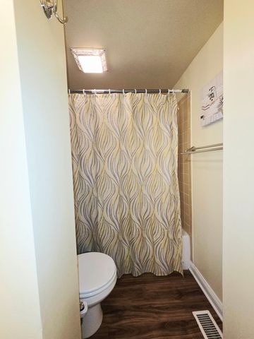 1294 Downing Street, Roselle, IL 60172