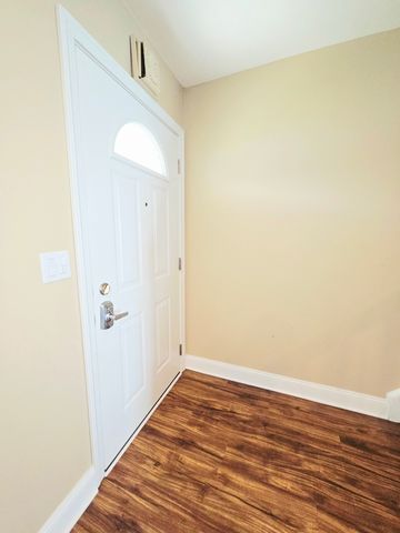 1294 Downing Street, Roselle, IL 60172