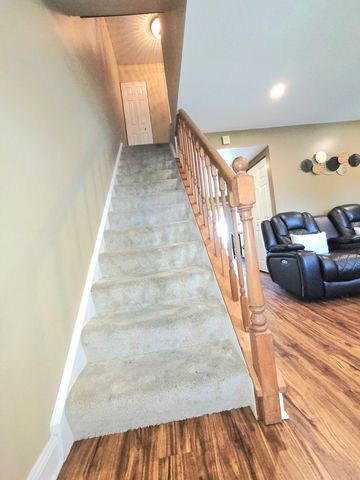 1294 Downing Street, Roselle, IL 60172
