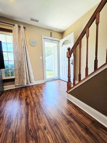 1294 Downing Street, Roselle, IL 60172