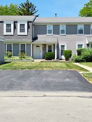 1294 Downing Street, Roselle, IL 60172