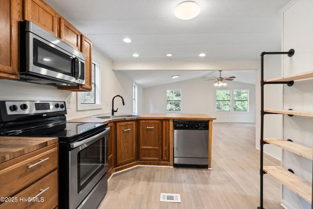 666 Bay Harbor Drive, Hampstead, NC 28443