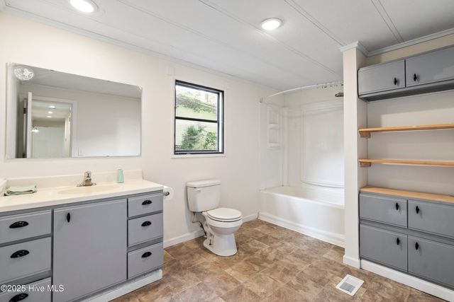 666 Bay Harbor Drive, Hampstead, NC 28443