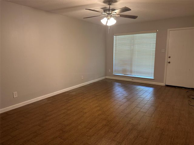 1013 Mccall Avenue, Conroe, TX 77301