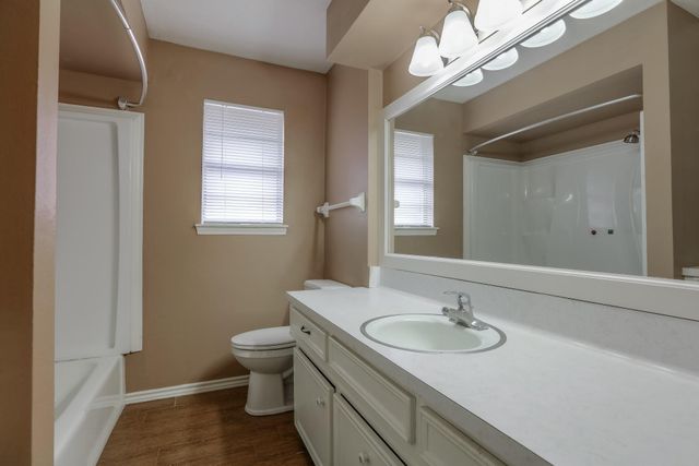 1013 Mccall Avenue, Conroe, TX 77301