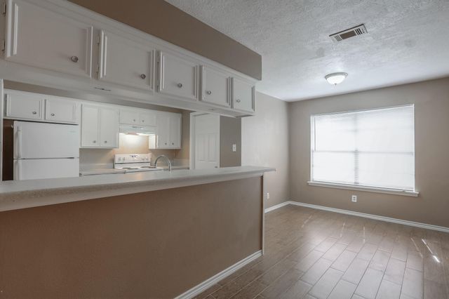 1013 Mccall Avenue, Conroe, TX 77301