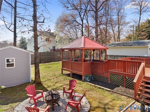 9737 Kingscroft Dr, Glen Allen, VA 23060