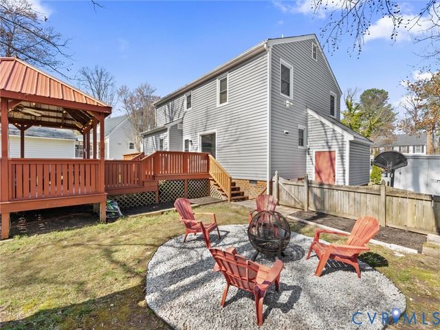 9737 Kingscroft Dr, Glen Allen, VA 23060