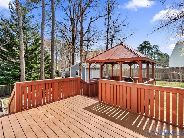 9737 Kingscroft Dr, Glen Allen, VA 23060