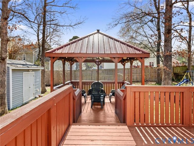 9737 Kingscroft Dr, Glen Allen, VA 23060