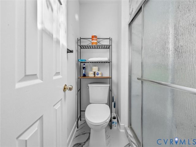 9737 Kingscroft Dr, Glen Allen, VA 23060