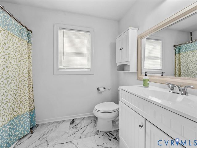 9737 Kingscroft Dr, Glen Allen, VA 23060